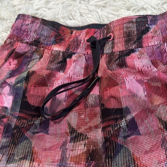 Lululemon Spring Break Away Short *4-way Stretch 3" Sun Dazed Multi Pink - Picture 2 of 6